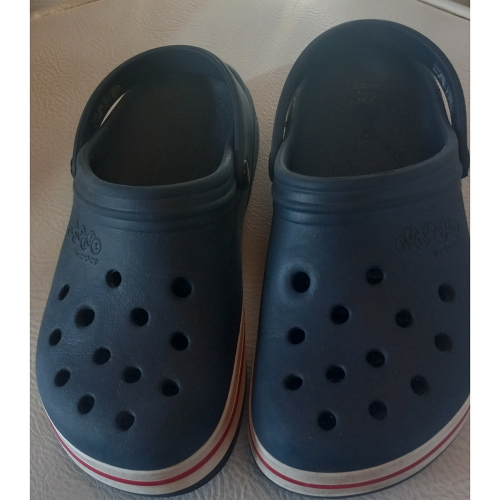 Crocs Jibbitz Kilby Navy  Size J1  colors Blue  Red  and White .
